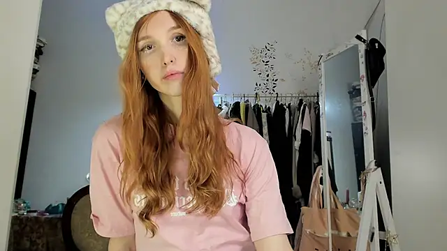 LisaIcon online show from 11/28/25, 06:30