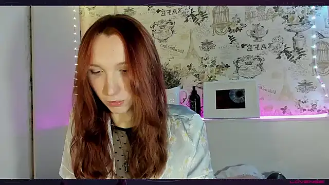 LisaIcon online show from 12/17/24, 02:22