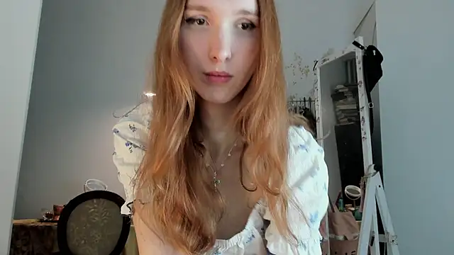 LisaIcon online show from 11/27/25, 01:00