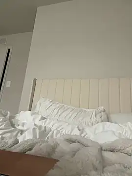 Snapshot of emilycoco chatting on 02/22/26, 08:43 emilycoco online show from 02/22/26, 08:43