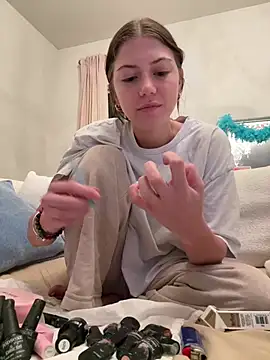 Snapshot of emilycoco chatting on 04/16/26, 04:02 emilycoco online show from 04/16/26, 04:02