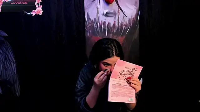 Snapshot of Kylie-fox chatting on 10/09/25, 12:00 Kylie-fox online show from 10/09/25, 12:00