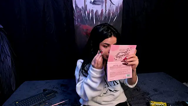 Snapshot of Kylie-fox chatting on 10/15/25, 11:35 Kylie-fox online show from 10/15/25, 11:35