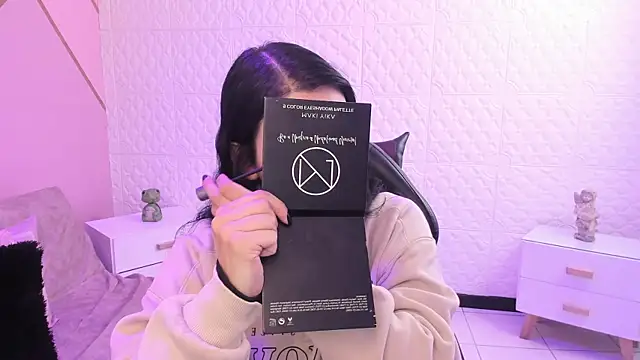 Violetaa diazz online show from 11/24/25, 09:15