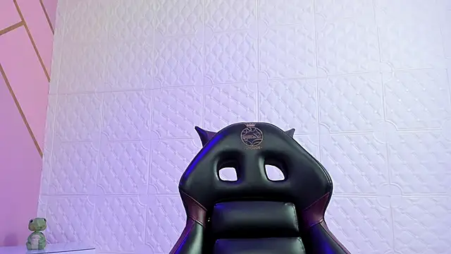 Violetaa diazz online show from 12/18/25, 09:07