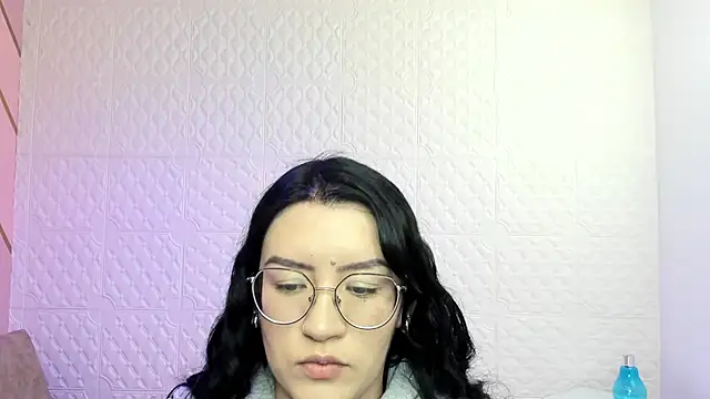 Snapshot of Violetaa_diazz chatting on 09/15/25, 09:04 Violetaa diazz online show from 09/15/25, 09:04