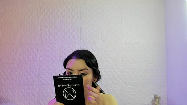 Violetaa diazz online show from 12/19/25, 09:17