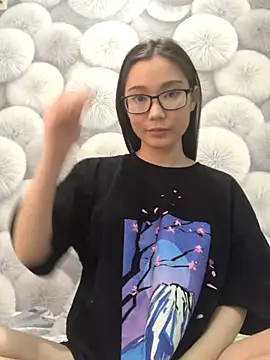 Snapshot of Milka23 chatting on 02/21/25, 12:06 Milka23 online show from 02/21/25, 12:06