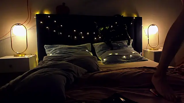 Snapshot of FillDammon chatting on 10/24/25, 03:05 FillDammon online show from 10/24/25, 03:05