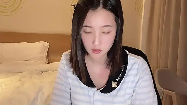 Snapshot of Arrebo1 chatting on 12/18/25, 02:10 Arrebo1 online show from 12/18/25, 02:10