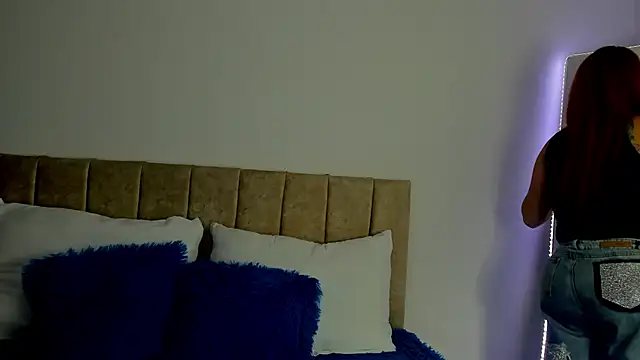 Snapshot of cristalwalker__ chatting on 10/27/25, 12:28 cristalwalker online show from 10/27/25, 12:28