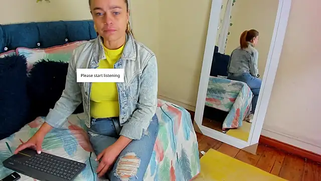 Snapshot of cristalwalker__ chatting on 10/02/25, 11:46 cristalwalker online show from 10/02/25, 11:46