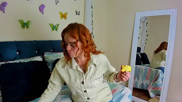 Snapshot of cristalwalker__ chatting on 09/10/25, 11:42 cristalwalker online show from 09/10/25, 11:42