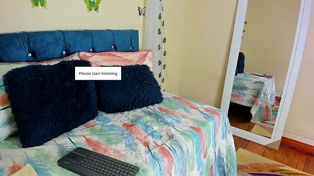 Snapshot of cristalwalker__ chatting on 09/20/25, 11:37 cristalwalker online show from 09/20/25, 11:37