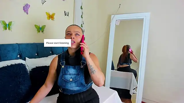 Snapshot of cristalwalker__ chatting on 10/10/25, 11:44 cristalwalker online show from 10/10/25, 11:44