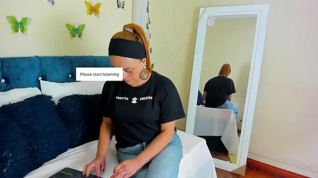 Snapshot of cristalwalker__ chatting on 10/17/25, 11:45 cristalwalker online show from 10/17/25, 11:45