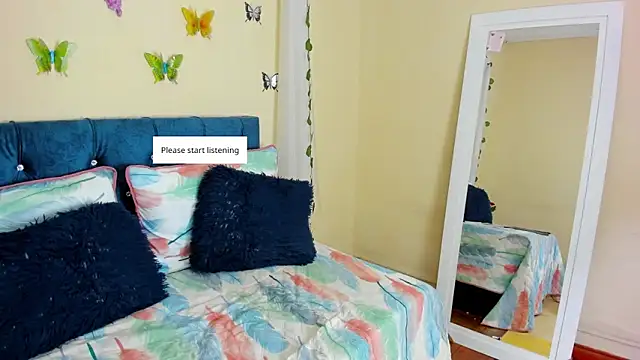 Snapshot of cristalwalker__ chatting on 10/03/25, 11:56 cristalwalker online show from 10/03/25, 11:56