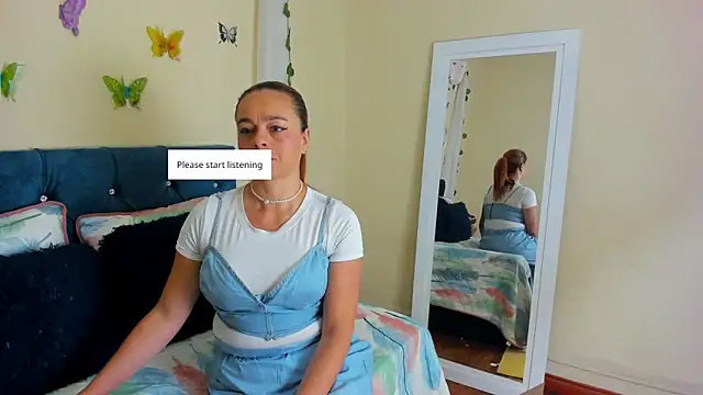 Snapshot of cristalwalker__ chatting on 10/06/25, 11:22 cristalwalker online show from 10/06/25, 11:22