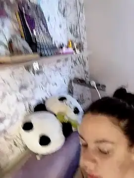 Lola Hale online show from 10/20/25, 06:04