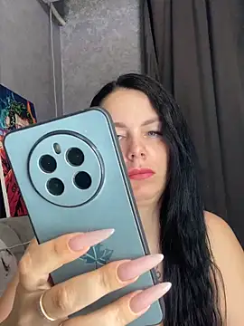 Lola Hale online show from 05/19/26, 06:15