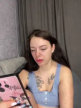 Lola Hale online show from 02/07/26, 07:00