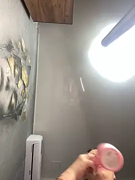 Lola Hale online show from 04/08/26, 07:15