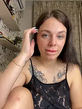 Lola Hale online show from 11/28/25, 05:46