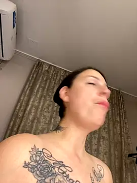 Lola Hale online show from 11/16/25, 06:01