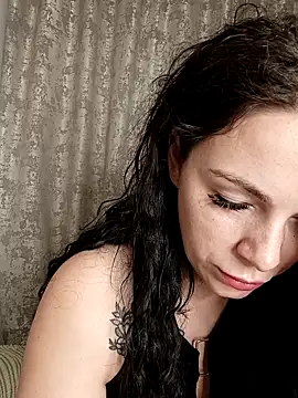 Lola Hale online show from 11/06/25, 06:12