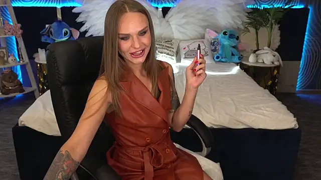 KiraGrayy online show from 10/14/25, 01:01