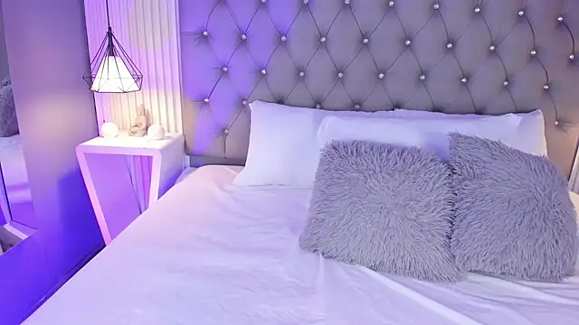 Snapshot of VioletthaRous chatting on 02/09/26, 10:41 VioletthaRous online show from 02/09/26, 10:41