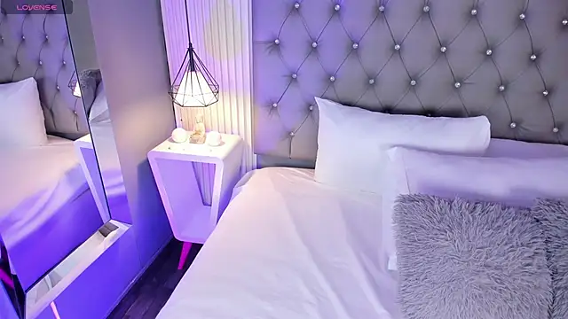 Snapshot of VioletthaRous chatting on 02/18/26, 10:39 VioletthaRous online show from 02/18/26, 10:39