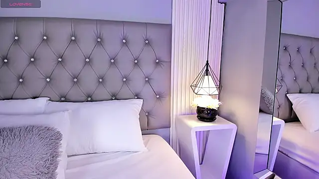 VioletthaRous online show from 05/05/26, 10:35