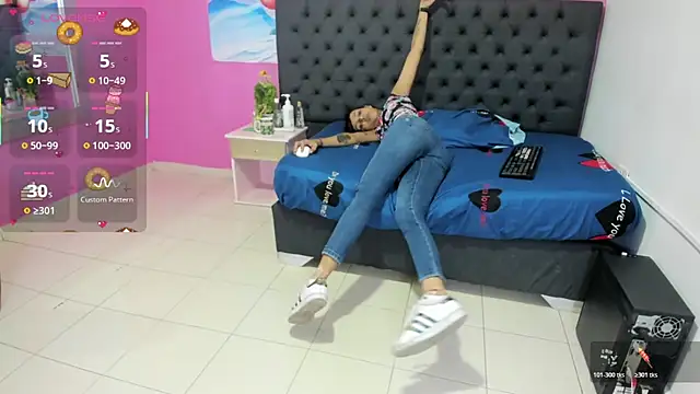 Snapshot of _candy_jade_ chatting on 10/23/25, 01:10 candy jade online show from 10/23/25, 01:10