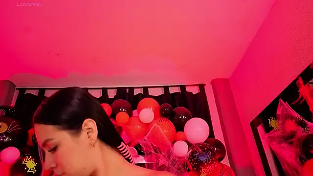 Mia Oxford online show from 10/20/25, 12:17