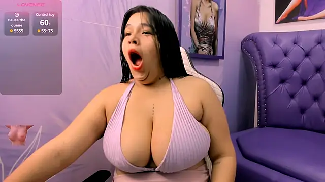 Snapshot of emma__milk_ chatting on 02/22/25, 11:24 emma  milk  online show from 02/22/25, 11:24