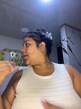 Snapshot of emma__milk_ chatting on 12/17/25, 11:15 emma milk online show from 12/17/25, 11:15