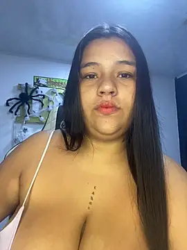 Snapshot of emma__milk_ chatting on 10/25/25, 11:31 emma milk online show from 10/25/25, 11:31