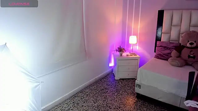 Snapshot of Andy_Gamboa chatting on 11/06/25, 01:15 Andy Gamboa online show from 11/06/25, 01:15