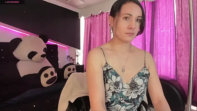 Coral Gibson online show from 11/30/25, 01:01