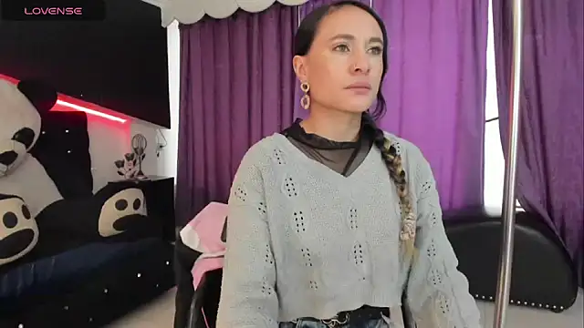 Snapshot of Coral_Gibson chatting on 10/10/25, 12:39 Coral Gibson online show from 10/10/25, 12:39
