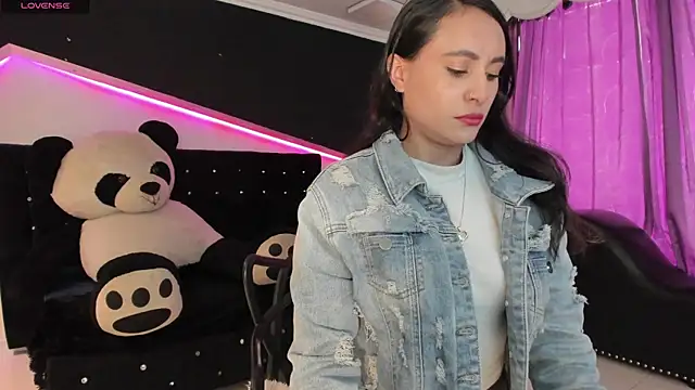 Snapshot of Coral_Gibson chatting on 01/14/26, 01:04 Coral Gibson online show from 01/14/26, 01:04