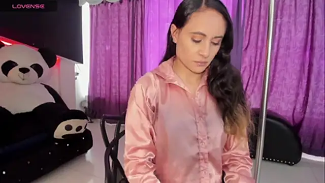 Coral Gibson online show from 10/25/25, 01:34