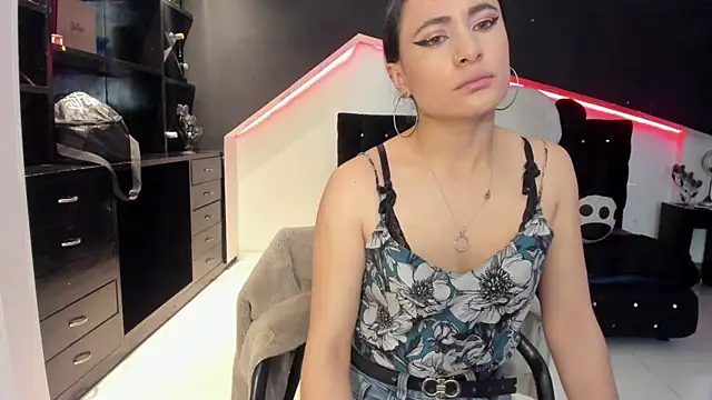Snapshot of Coral_Gibson chatting on 09/11/25, 12:38 Coral Gibson online show from 09/11/25, 12:38