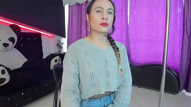 Snapshot of Coral_Gibson chatting on 09/17/25, 01:24 Coral Gibson online show from 09/17/25, 01:24