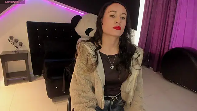 Coral Gibson online show from 11/21/25, 01:10