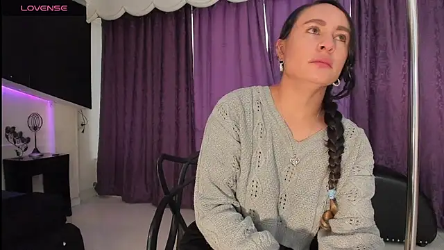 Coral Gibson online show from 04/15/26, 12:21