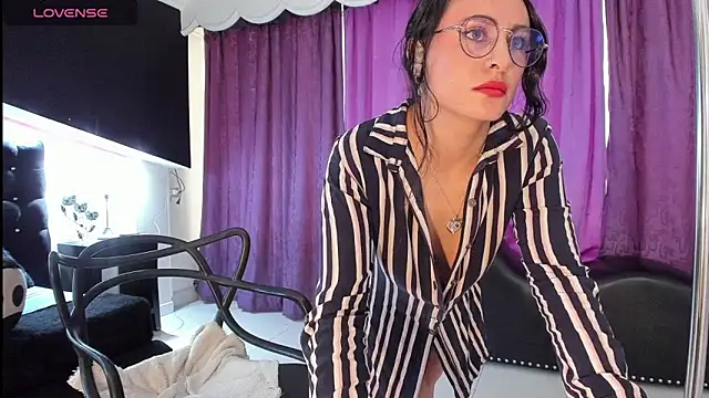 Coral Gibson online show from 04/15/26, 07:58