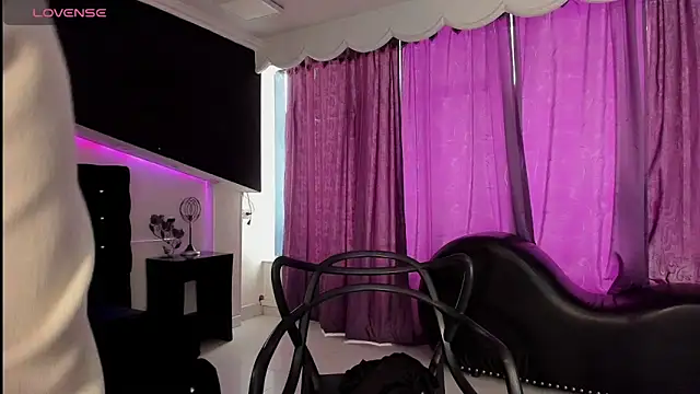 Coral Gibson online show from 04/18/26, 12:40