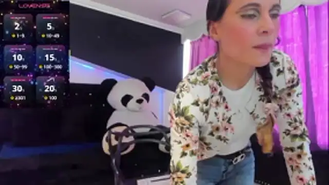 Coral Gibson online show from 11/01/25, 01:05